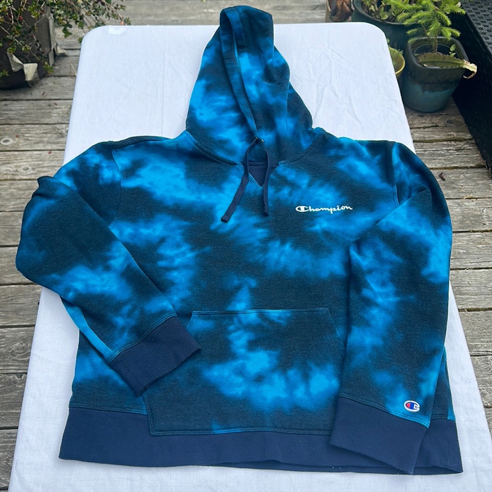 Champion Tie dye Hoodie shades of blue Embroidered logo at chest Size L